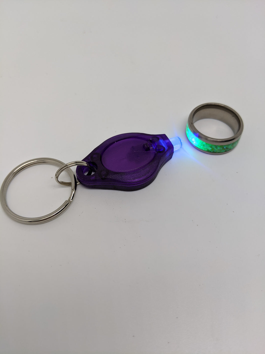 UV Flashlight Keychain - Switch on/off or Squeeze on/off